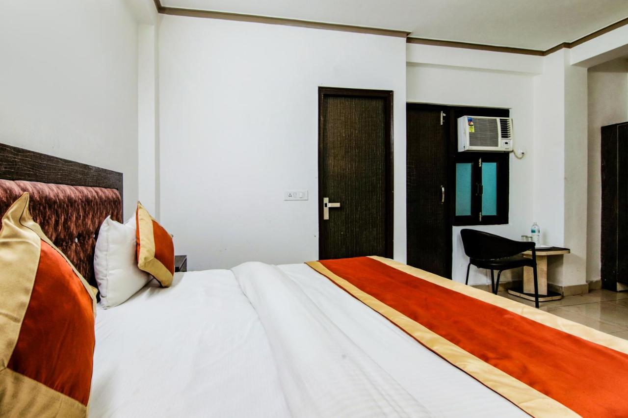 Hotel The Ocean Near Igi Airport 뉴델리 외부 사진