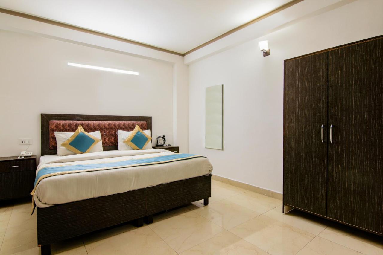 Hotel The Ocean Near Igi Airport 뉴델리 외부 사진