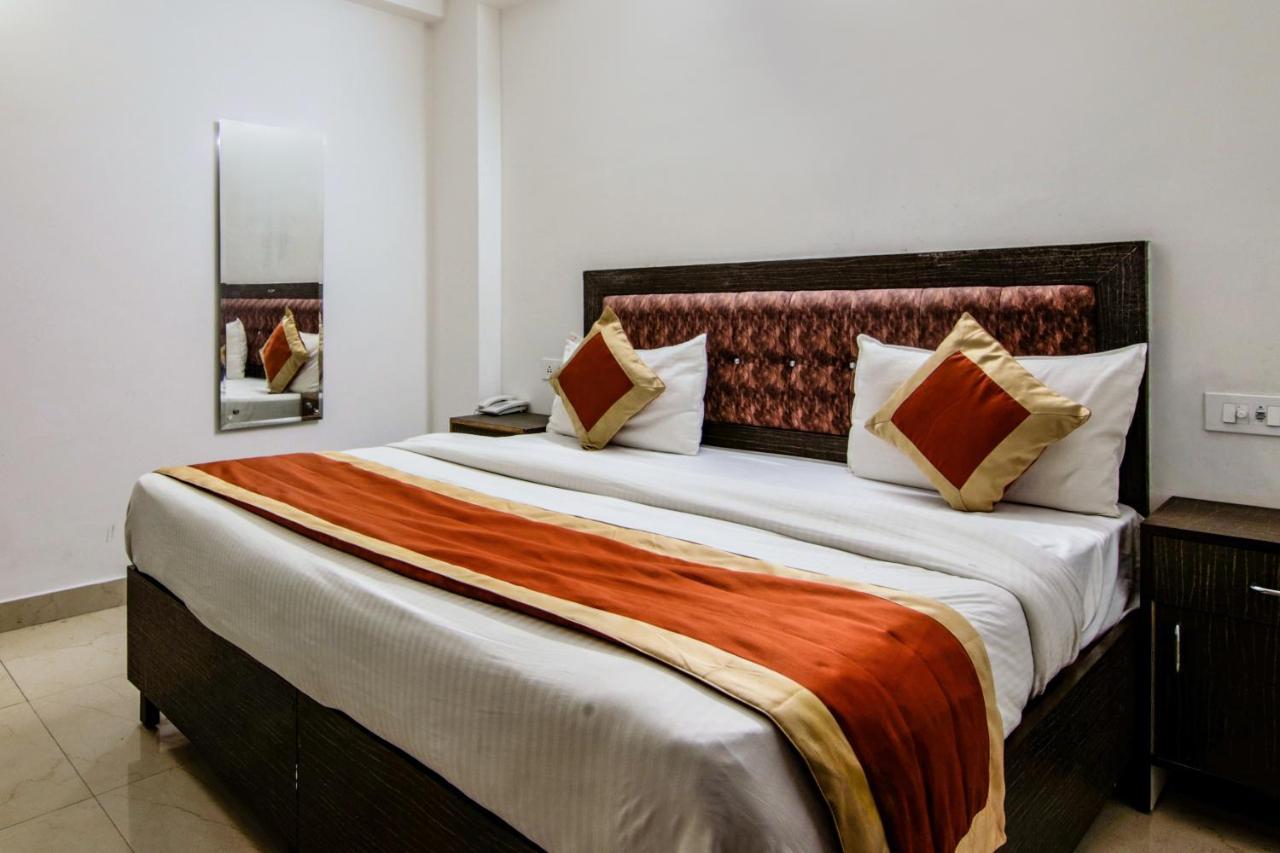 Hotel The Ocean Near Igi Airport 뉴델리 외부 사진
