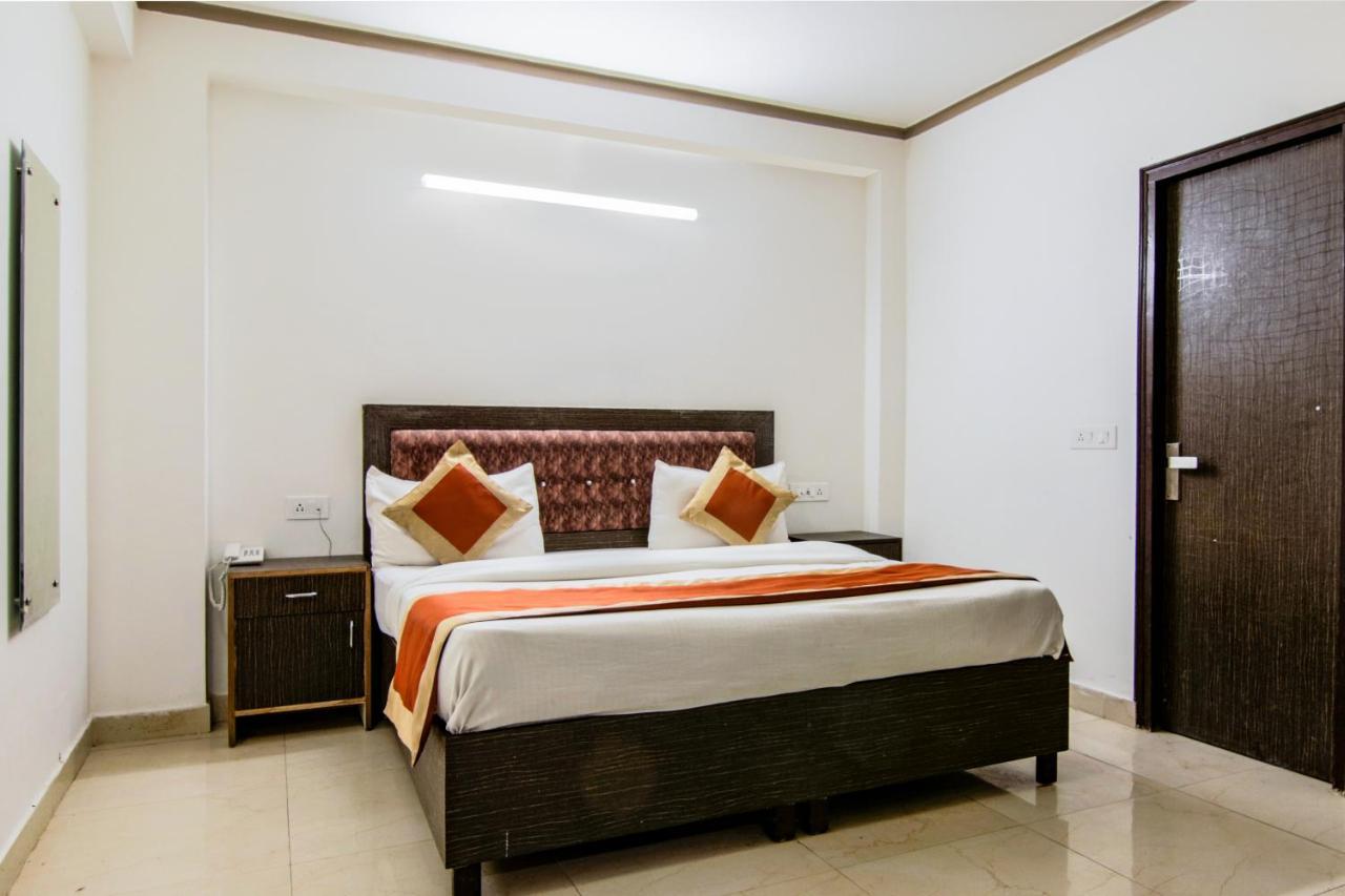 Hotel The Ocean Near Igi Airport 뉴델리 외부 사진