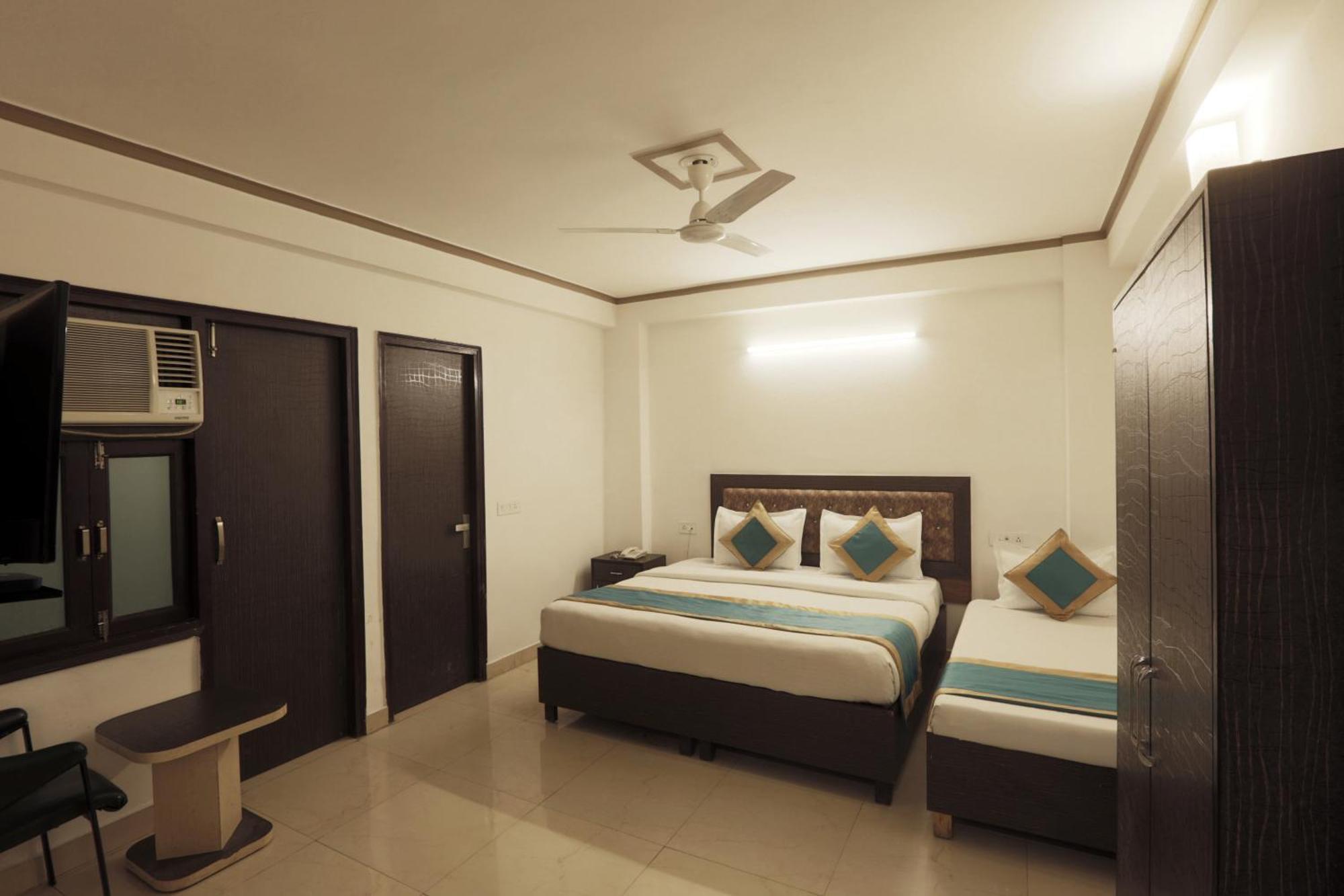 Hotel The Ocean Near Igi Airport 뉴델리 외부 사진
