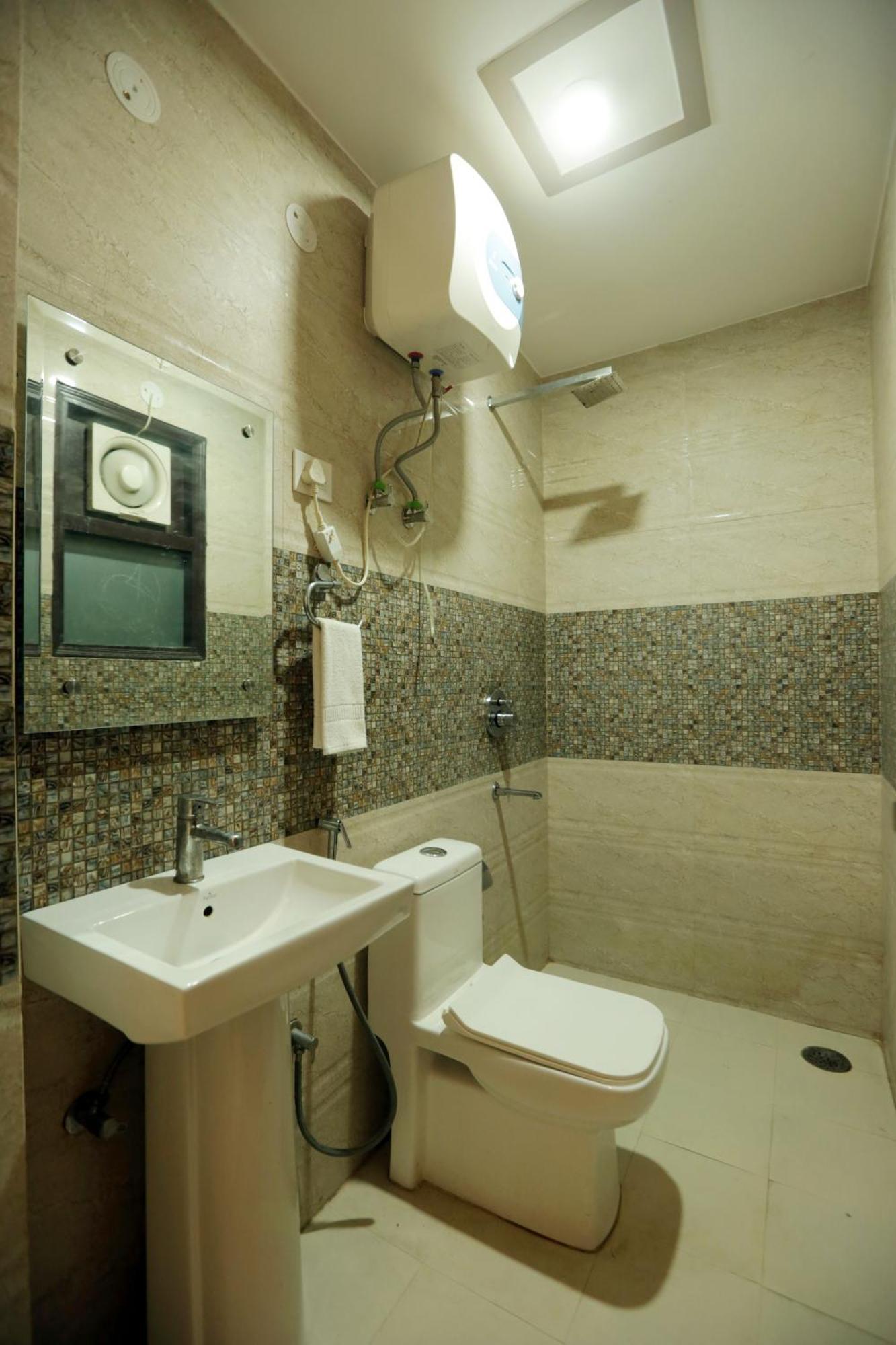 Hotel The Ocean Near Igi Airport 뉴델리 외부 사진