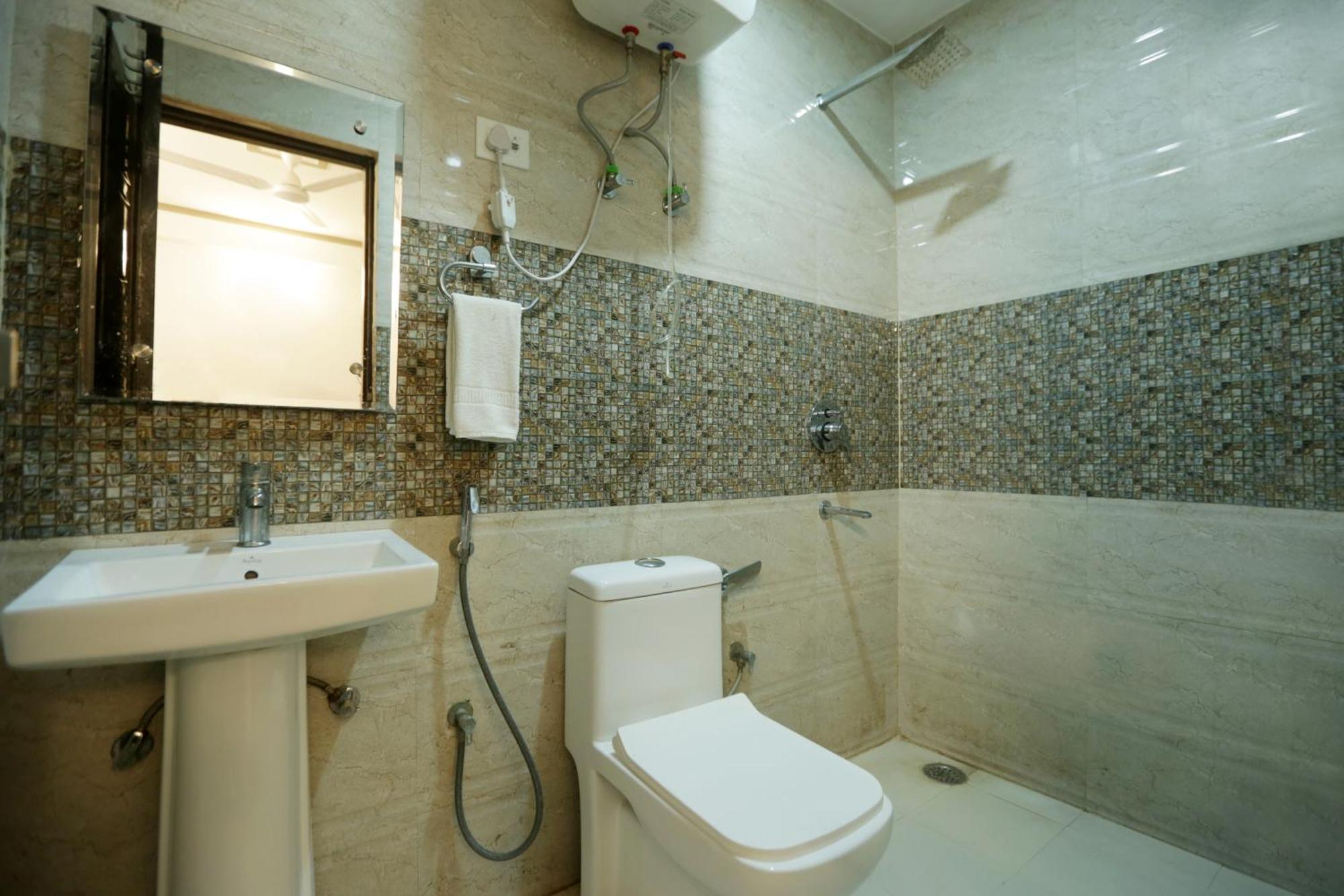 Hotel The Ocean Near Igi Airport 뉴델리 외부 사진