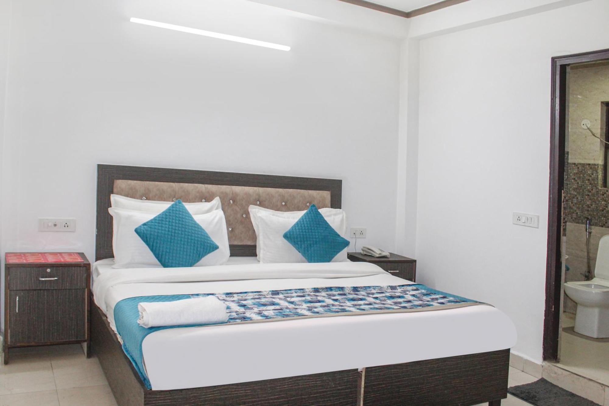 Hotel The Ocean Near Igi Airport 뉴델리 외부 사진