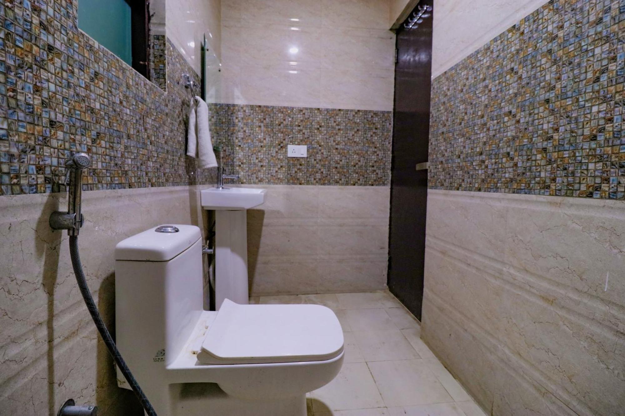 Hotel The Ocean Near Igi Airport 뉴델리 외부 사진